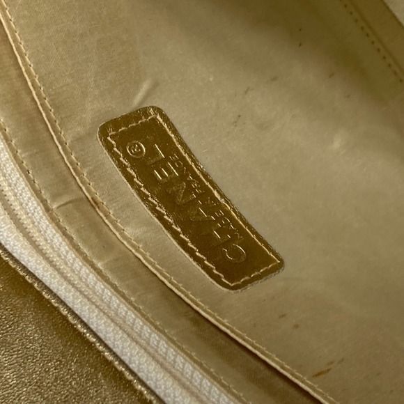 CHANEL Beige Shoulder Bag - Picture 15 of 16